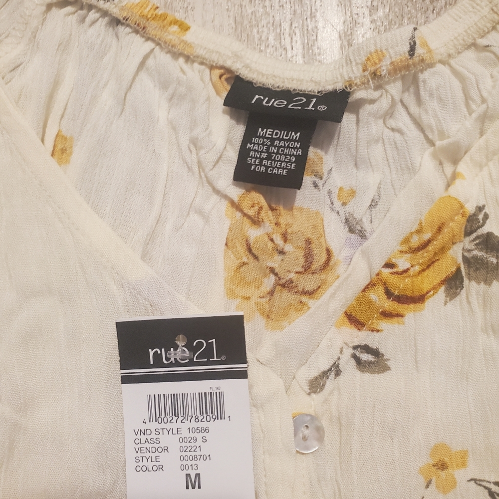Rue21 Floral Peplum Blouse Cream White Yellow size Medium - Picture 2 of 3
